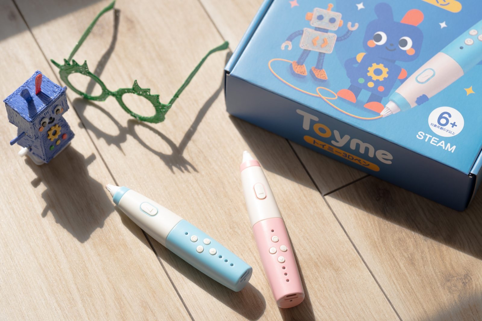 トイミー3Dペン（ピンクとブルー）とパッケージ、作品